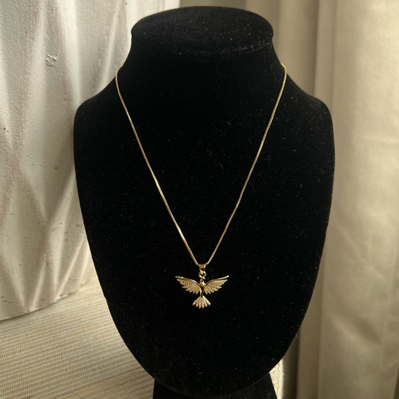 Jewelry - 🩷- Gold Bird Pendant Necklace